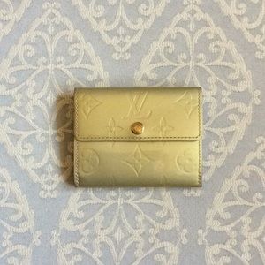 Louis Vuitton cardholder green vernis